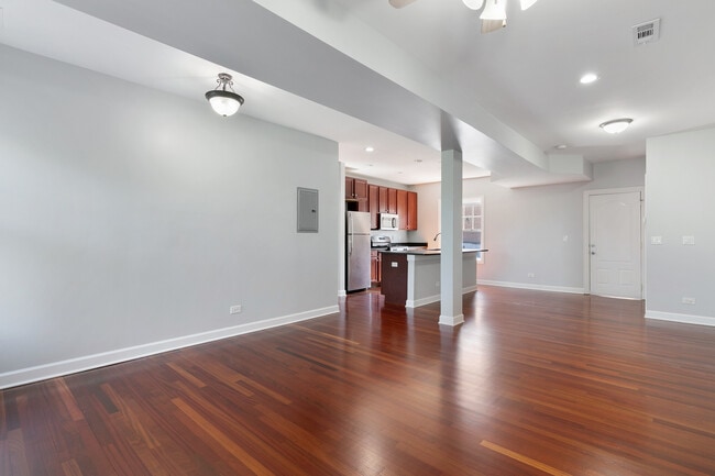 Foto del edificio - 7363 N Ashland Blvd