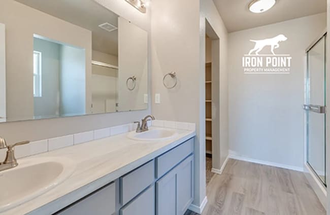 Building Photo - 1449 W Crooked River Dr