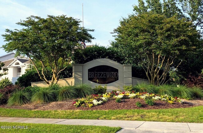 Foto del edificio - 4110 Breezewood Dr