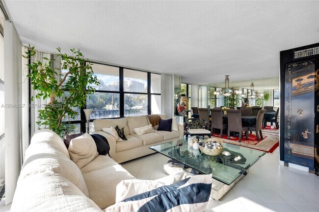 Foto del edificio - 800 Parkview Dr