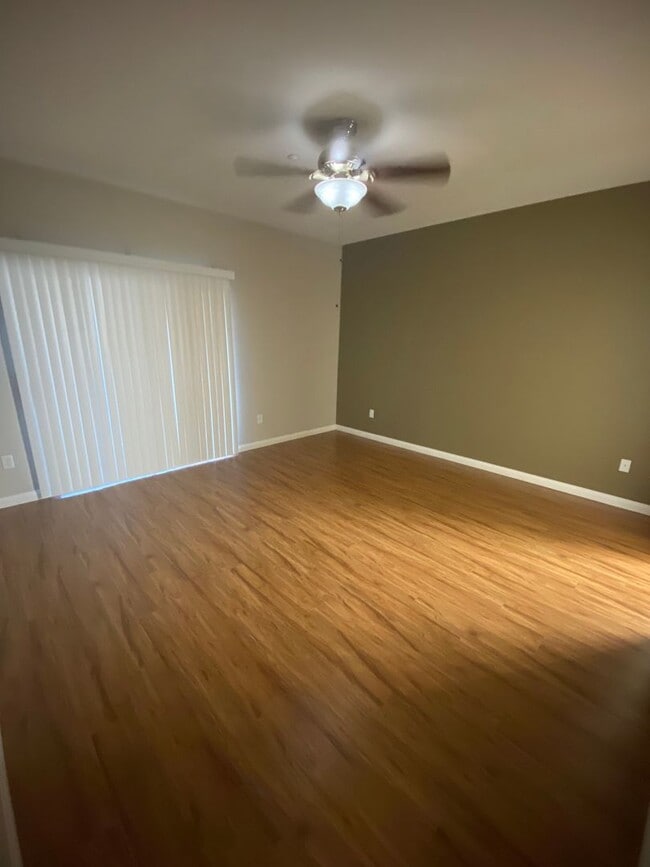 Building Photo - AMERICANA Property Mgmt - 2 bedroom condo ...