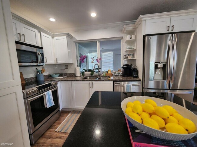 Building Photo - 3 br, 2.5 bath House - 6211 Lake Ave # 1