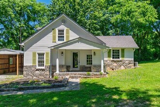 Building Photo - 210 Westover Dr