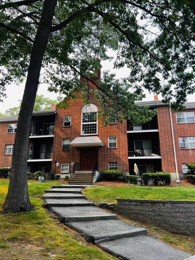 69 Louisburg Square Unit 9, Nashua, NH 03060 Condo for Rent in