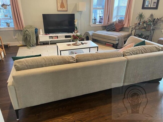 Building Photo - 1 bedroom in CHICAGO IL 60613