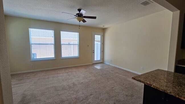 Foto del edificio - Spacious Randal Park Townhome