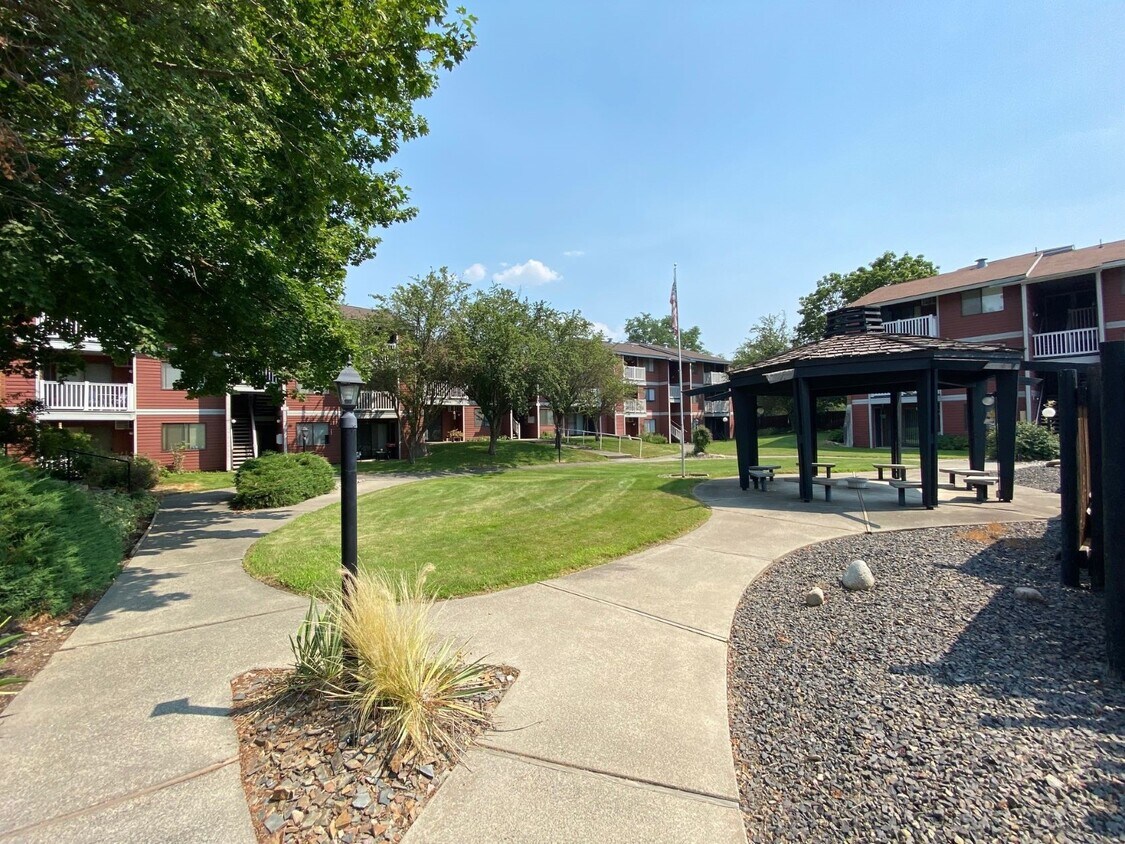 Primary Photo - Brooks Square
