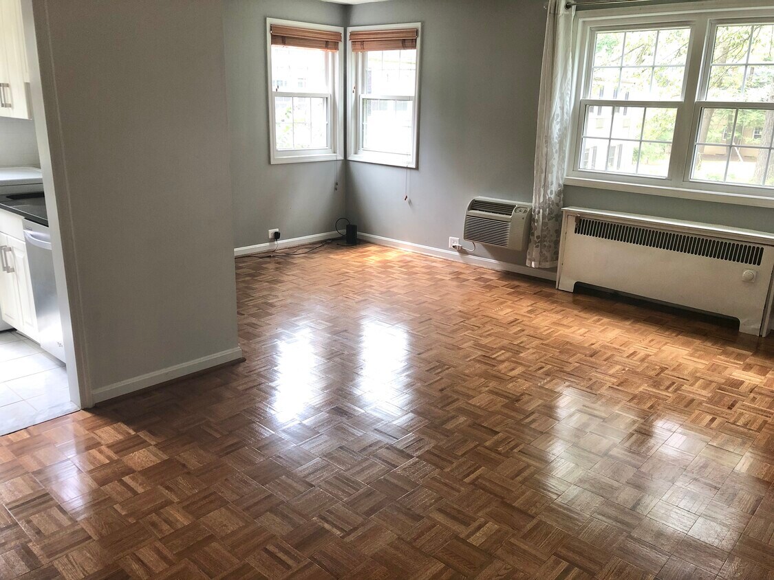 Open Space living room - 4312 N Pershing Dr