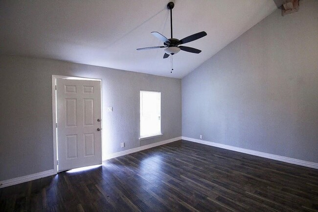 Building Photo - 2733 Livingston Ave