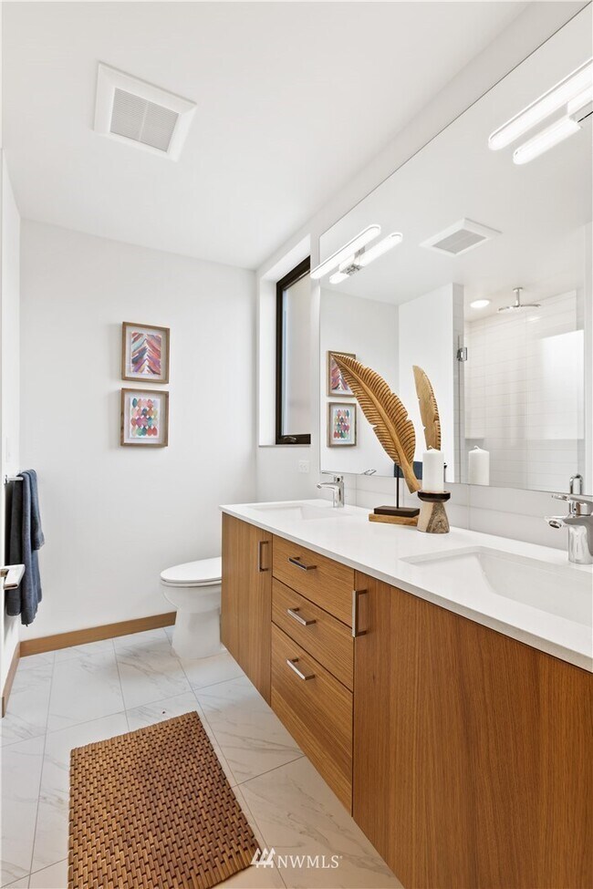Building Photo - 5015 Fauntleroy Way SW