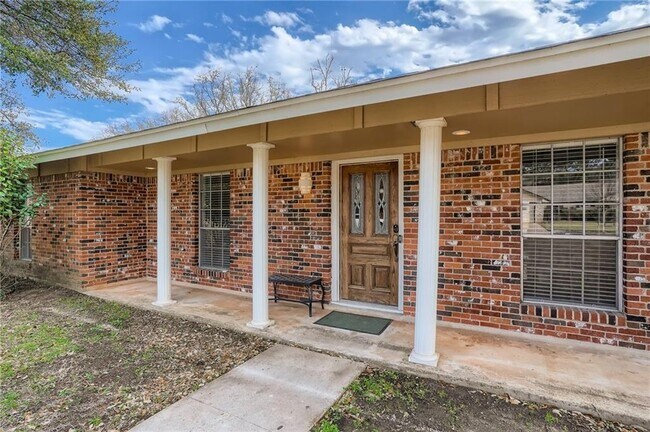 Building Photo - 4903 Saddle Dr