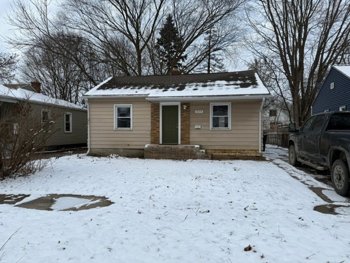 Primary Photo - Charming 3-Bedroom Ranch with Basement in ...