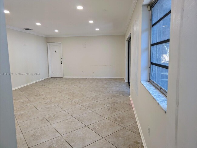 Building Photo - 850 Benevento Ave