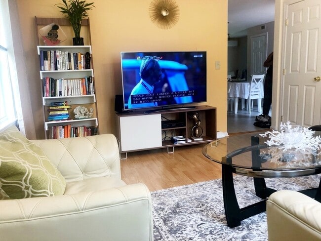 Building Photo - 257 Hudson St