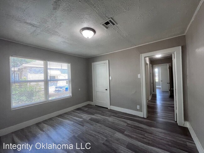 Building Photo - 3 br, 1 bath House - 1337 SW Grand Blvd.