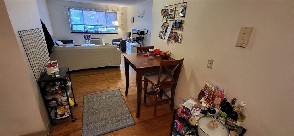 Foto principal - 240 Kelton St