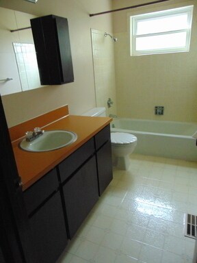 Foto del edificio - Terrific home, Large Yard, Quiet Street