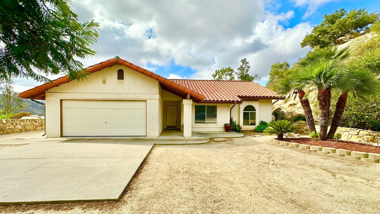 Primary Photo - Lovely Single Story Home on Private & Secl...