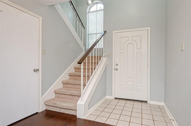 Building Photo - 2731 Lakefield Way