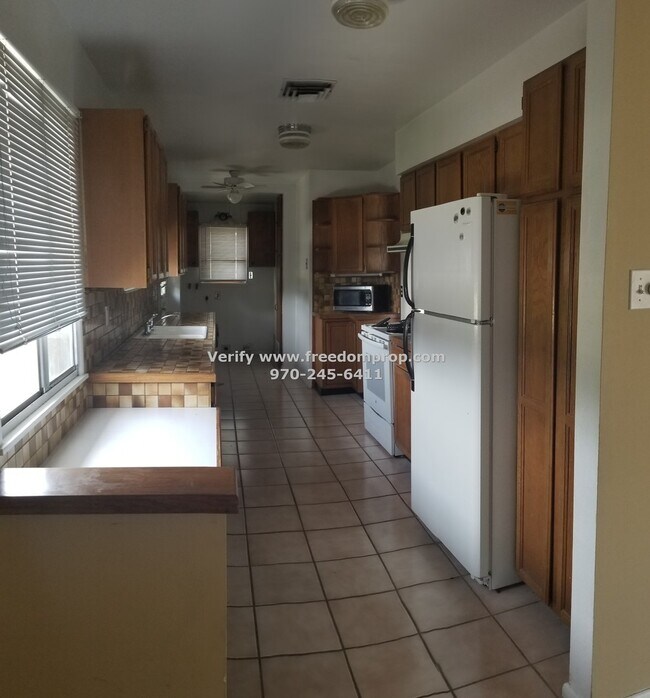 Foto del edificio - 3 Bedroom 1.5 Bath Near VA Includes Yard Care