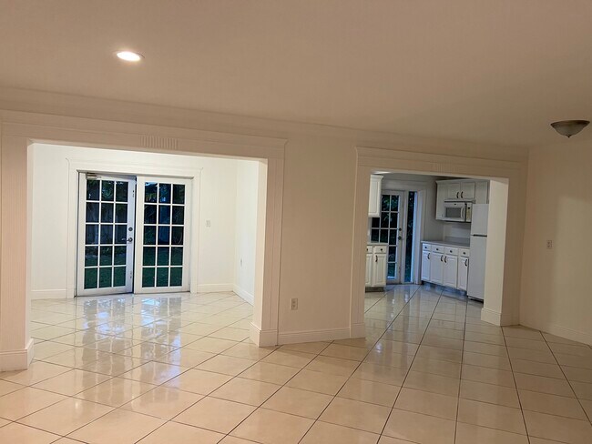 Foto del edificio - 6361 Raleigh St