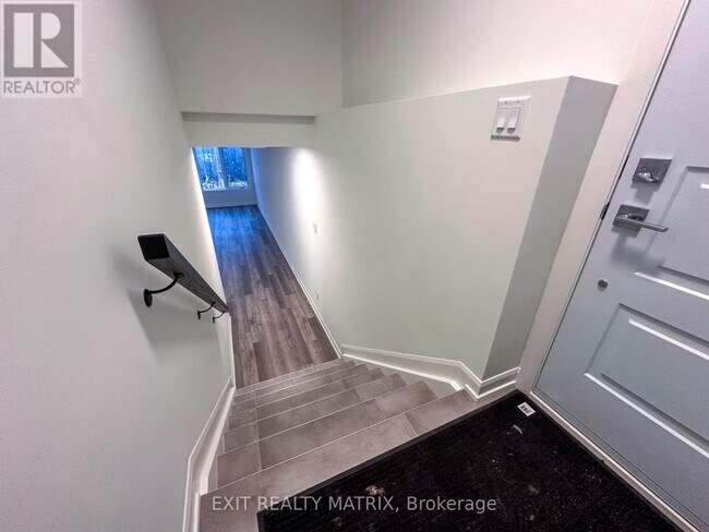 Building Photo - 615 Montessor Cres