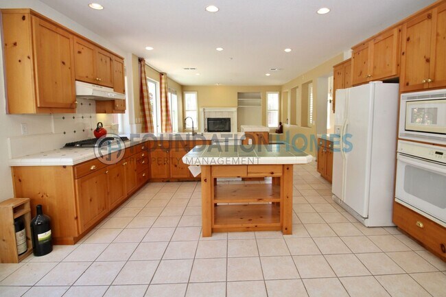 Foto del edificio - Rare 5BD Corner Lot Home in Hamilton Southgate — Soaring Ceilings & Hardwood Floors - FOUNDATION