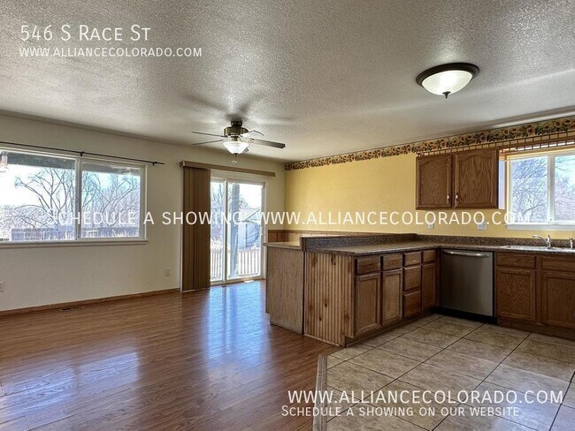 Building Photo - 546 S Race St