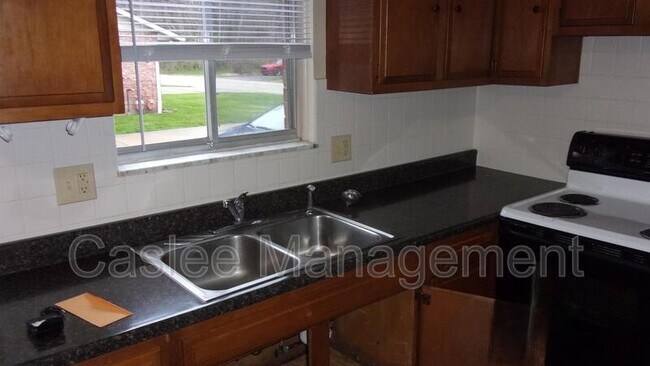 Foto del edificio - 460 Laurel Dr