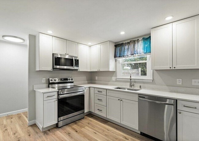 Foto del edificio - 11 Railroad Ave