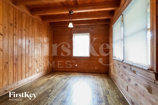 Building Photo - 4490 Wallace Cir SW