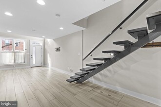 Building Photo - 311 S Washington St