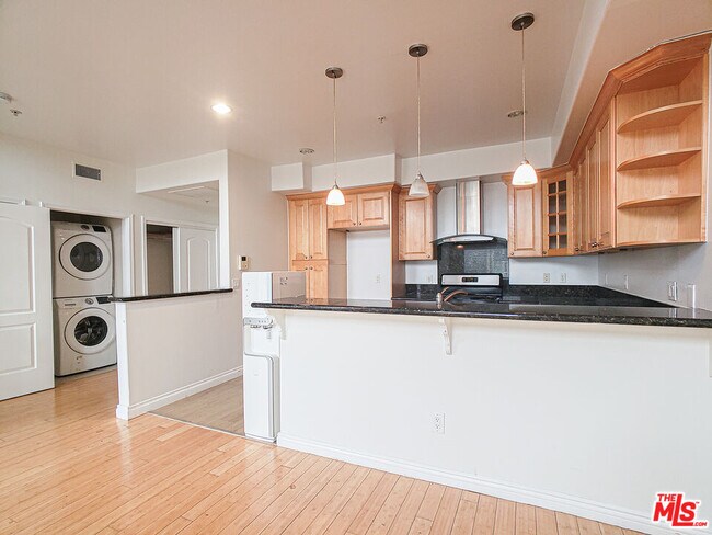 Foto del edificio - 1042 S Kingsley Dr