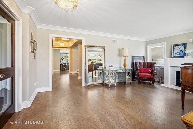 Building Photo - 633 S Burton Pl