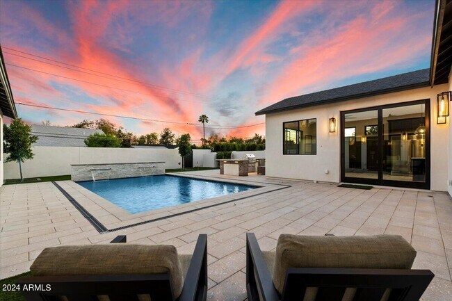 Foto del edificio - 4137 E Earll Dr