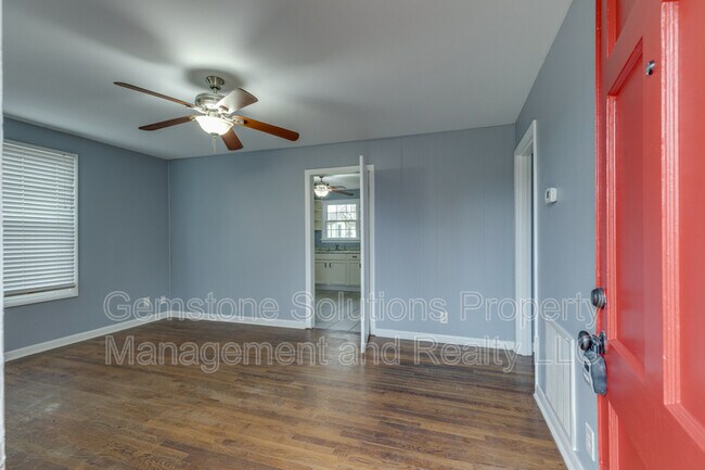 Building Photo - 2403 Hammond Dr