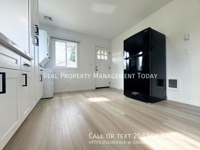 Foto del edificio - 8420 1/2 South Tacoma Way-1