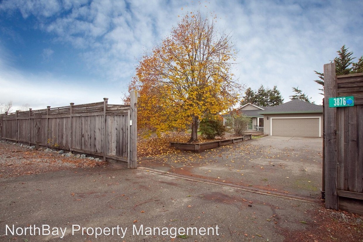 Primary Photo - 3876 Llano Rd