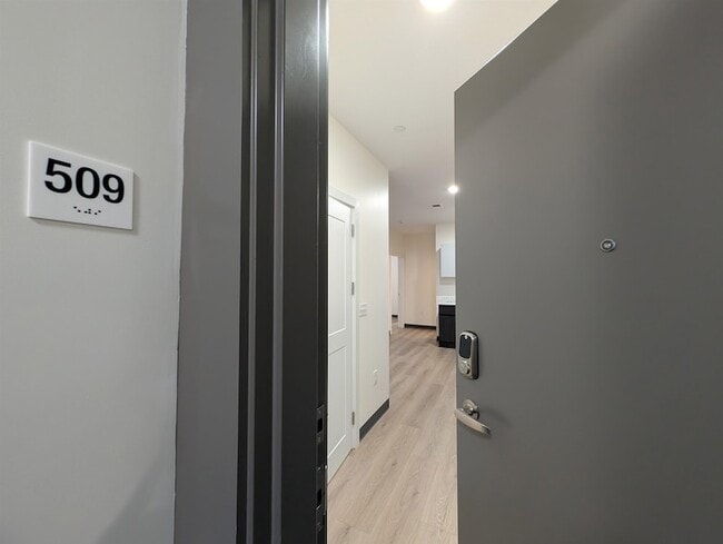 Building Photo - 55 N Main St