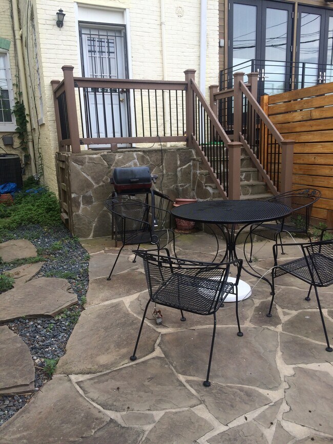 Foto del edificio - 1232 Linden Pl NE