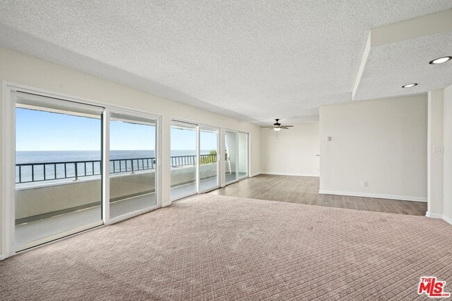 Foto del edificio - 18000 Coastline Dr
