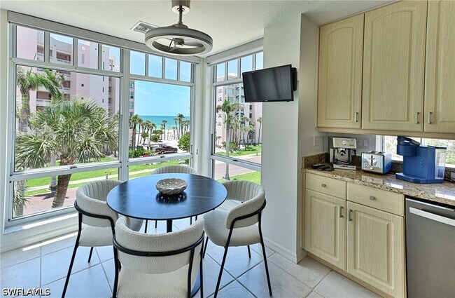 Foto del edificio - 262 Barefoot Beach Blvd