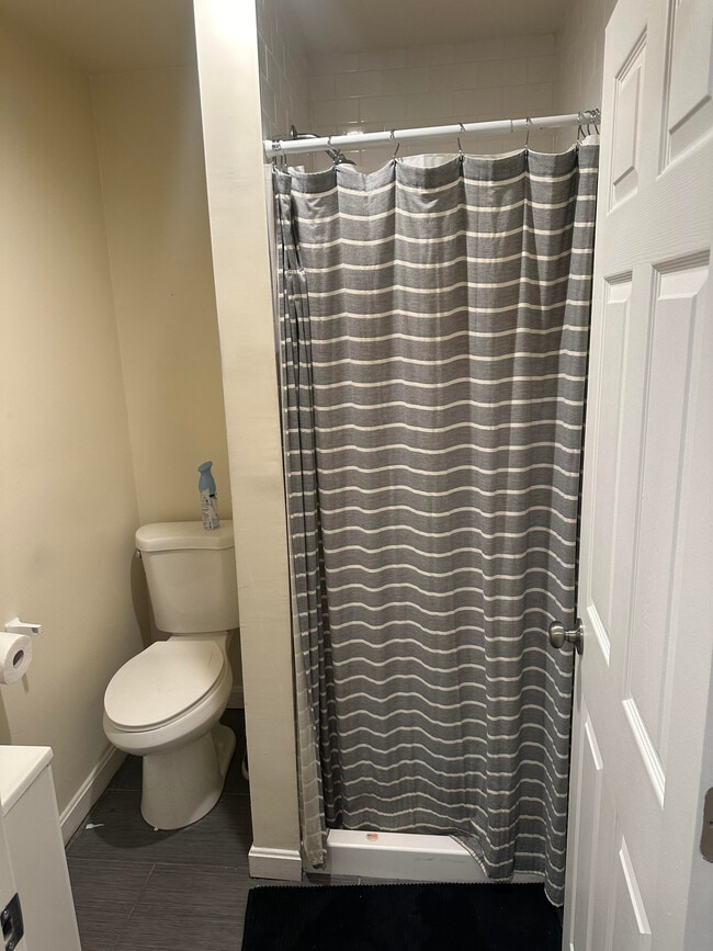 Building Photo - 523 E 3rd St