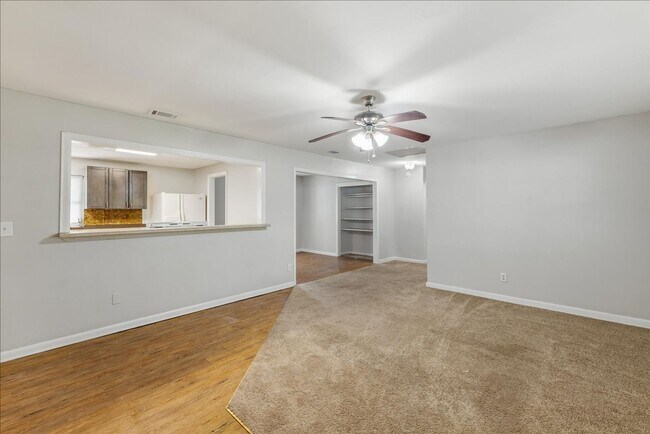 Building Photo - 103 S Chapel Dr