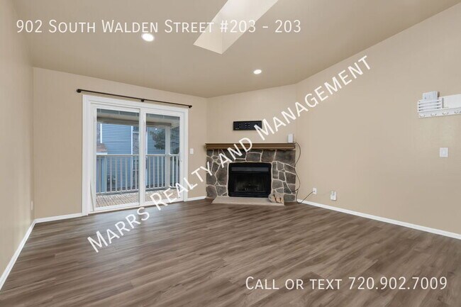Building Photo - 902 S Walden St