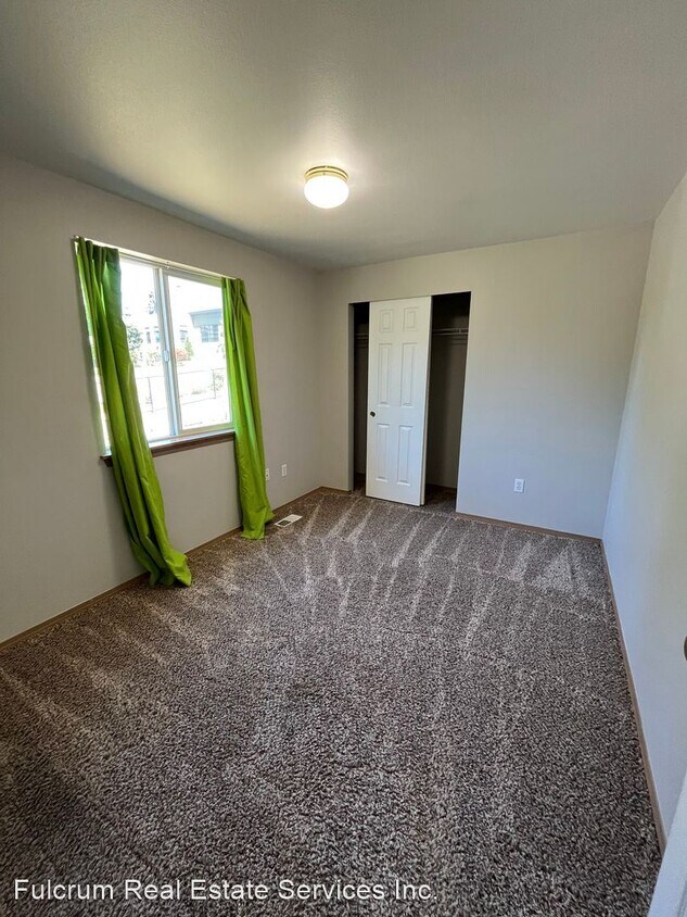 3 br, 2.5 bath House 25608 162nd Place House Rental in Covington