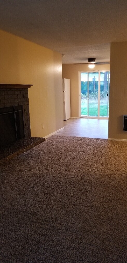 Foto del edificio - Graham Duplex 2 beds/1bath With Garage and...