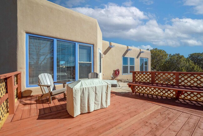 Foto del edificio - 6 Fonda Way