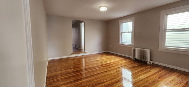 Building Photo - 216 Elm St