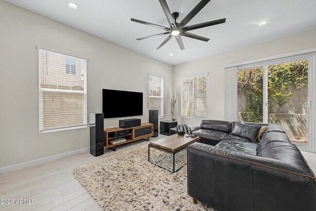 Foto del edificio - 5038 E Anderson Dr
